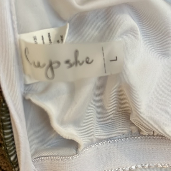 Cupshe Swimsuit - Picture 3 of 3